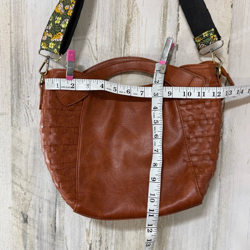 Le Miel Woven-Panel Brown Shoulder Bag with Floral Accent Strap - Picture 6 of 12